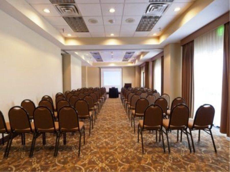 Hotel Radisson Airport 3*